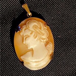Vintage-carved shell Cameo pendant in 12K gold filled frame